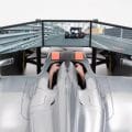 Ein F1-Bolide mit drei Monitoren. (Foto: Costco)