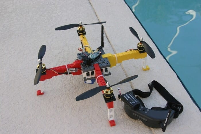 Die aus Legosteinen erbaute Flug-Drohne (Foto: Kickstarter)