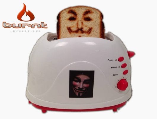 Das Antlitz von Guy Fawkes auf Toast verewigt (Foto: burntimpressions.com)