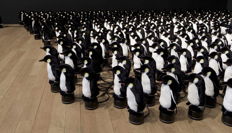 450 Pinguine gehorchen euch. (Foto: bitforms gallery)