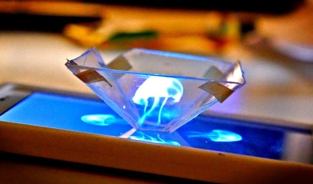 Wie ein Diamant. Aber ein Hologramm-Projektor. (Foto: Screenshot)