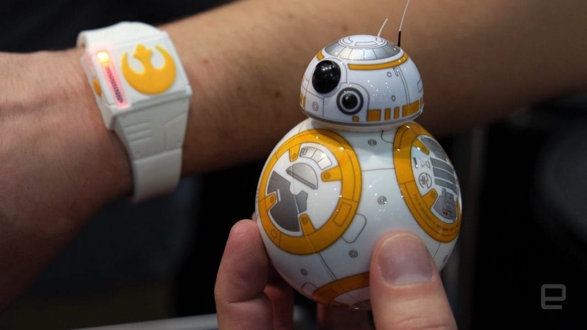 Das Armband für den Sphero BB-8. (Foto: Engadget)