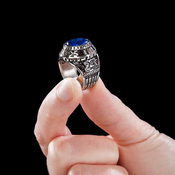 Wuchtiger Ring. (Foto: ThinkGeek)