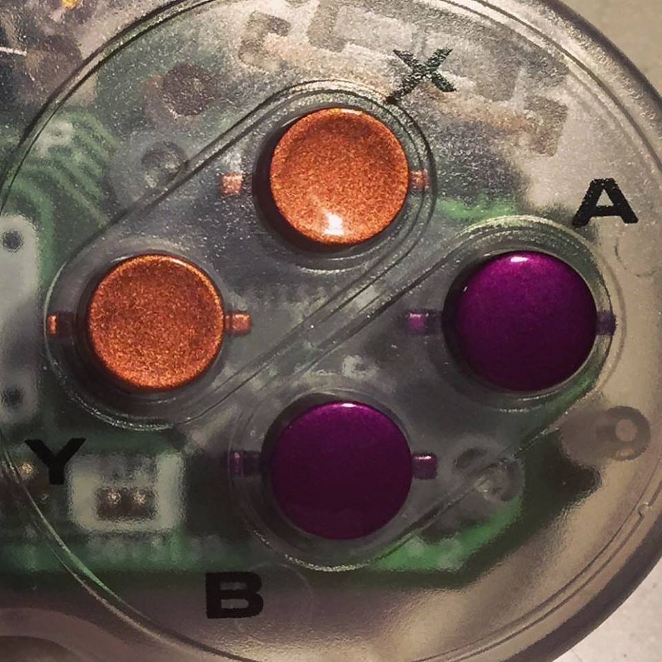 Transparent ist auch der Controller. (Foto: Rose Colored Gaming)