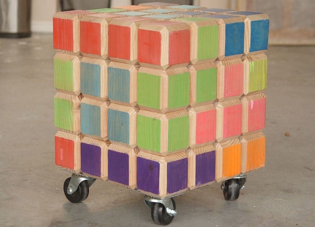 Ein Rollhocker aus Tetris-Teilen. (Foto: The Beardless Man)