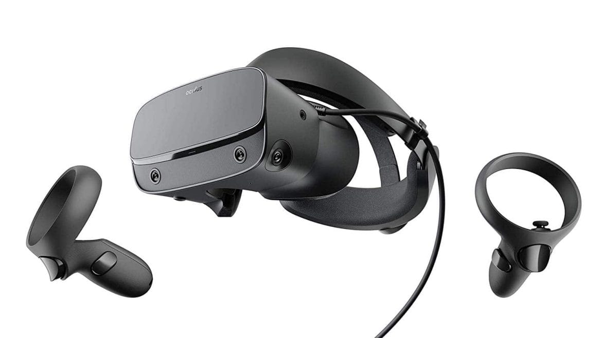 Praktisch sind auch die Controller. Das ist die VR-Brille. (Foto: Facebook Technologies)