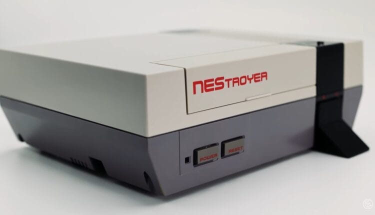 Alter NES wird zu einem alles zerstörenden Roboter-Monster